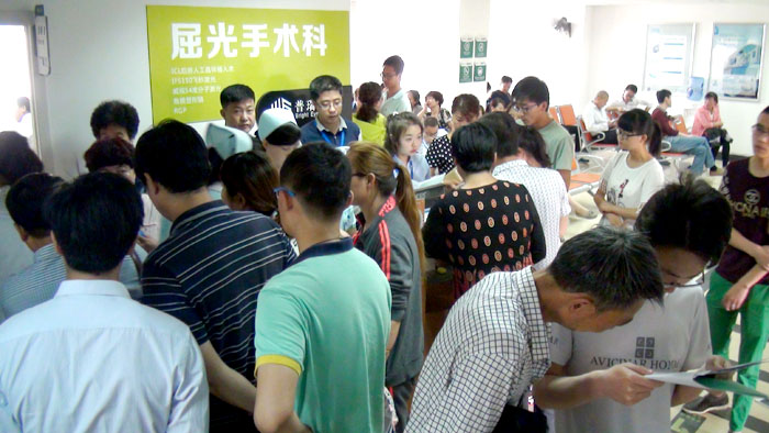 高考后小高峰，近視學(xué)子認(rèn)定普瑞全飛秒近視手術(shù)
