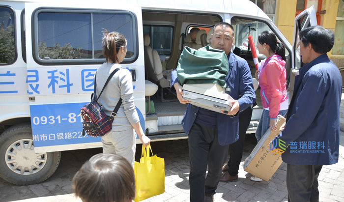 迎六一，高校公益跑愛心小學(xué)義診
