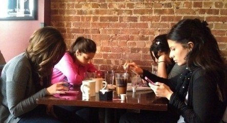 蘭州眼科醫(yī)院：手機控，易患沙眼！