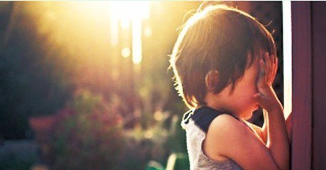 孩子有斜視常常被其他小孩欺負(fù)、起外號(hào)