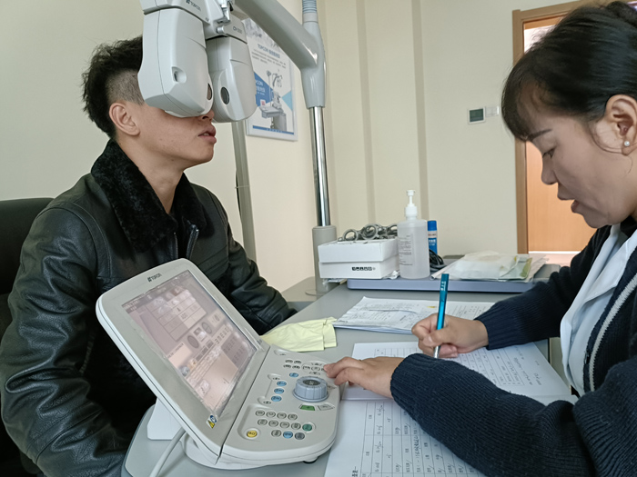 300度近視拖到900度近視，近視手術(shù)是什么感受？