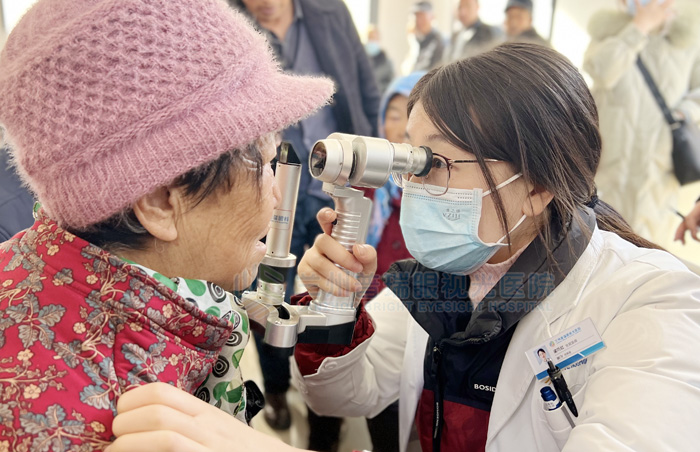 蘭州普瑞眼視光醫(yī)院“迎新春，送溫暖”慰問貧困群眾公益